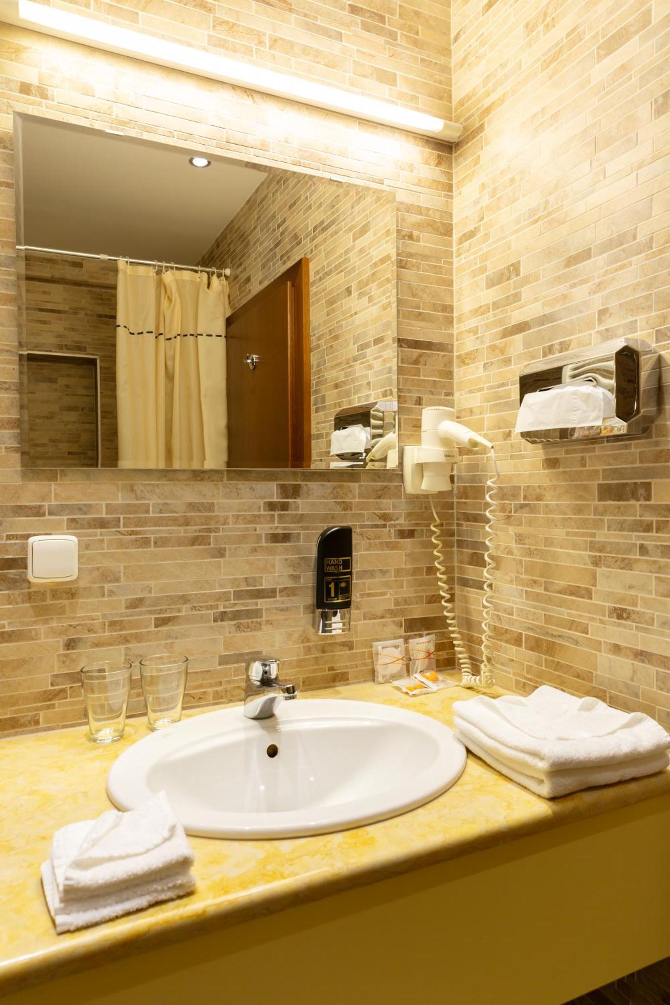 Hotel Max Inn Bratislava Extérieur photo