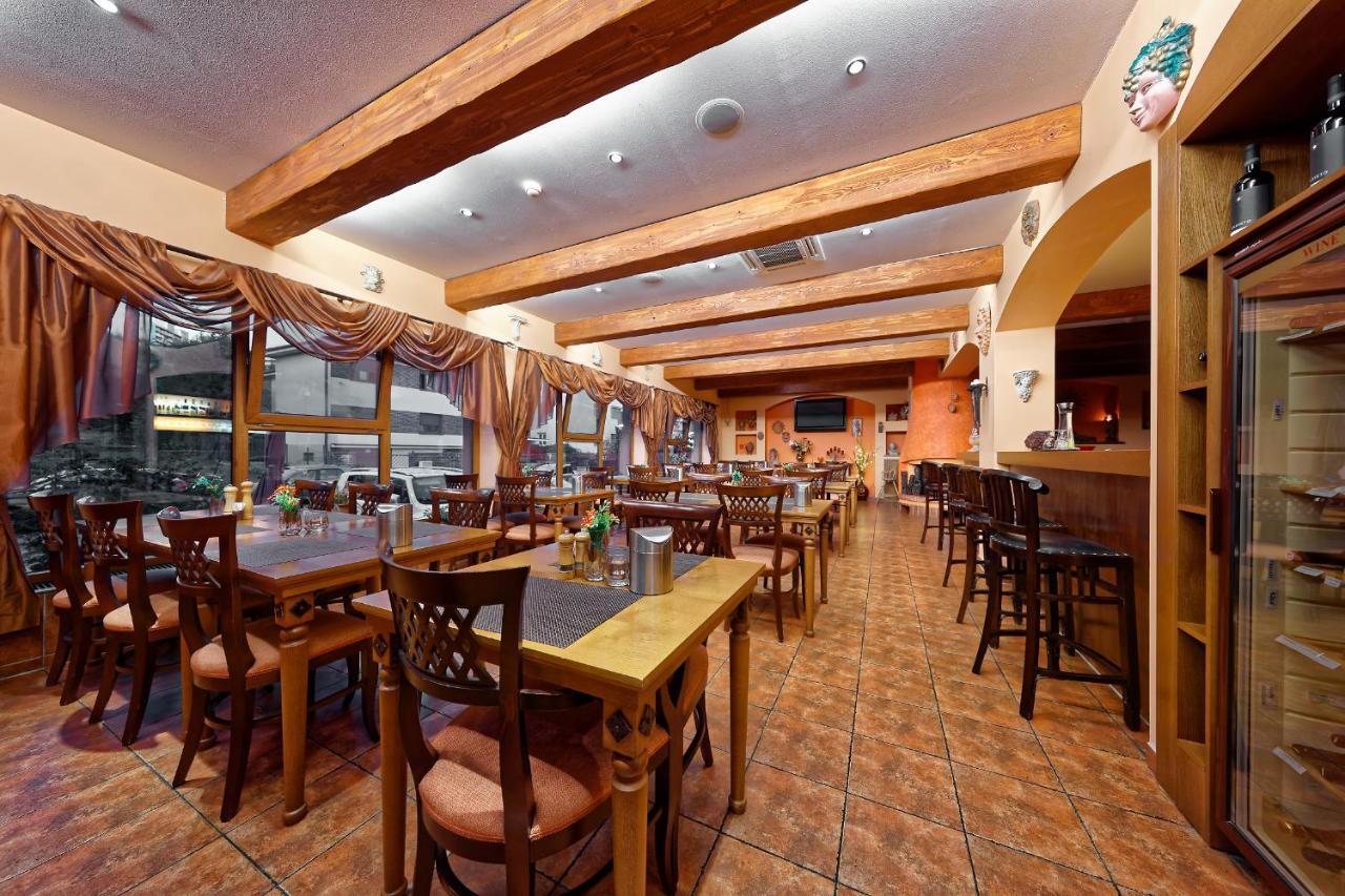 Hotel Max Inn Bratislava Extérieur photo